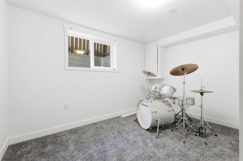 69 Harrow Crescent Sw, Calgary, AB - Indoor