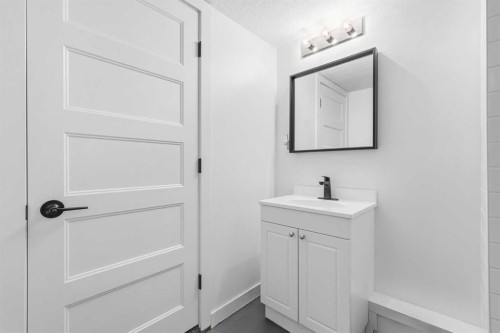 69 Harrow Crescent Sw, Calgary, AB - Indoor Photo Showing Other Room