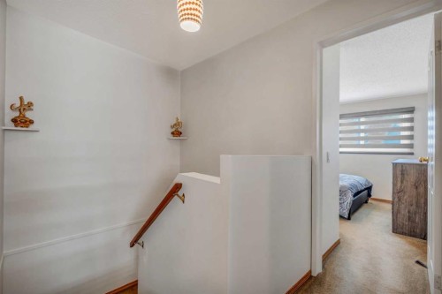 713 44 Street Se, Calgary, AB - Indoor Photo Showing Other Room