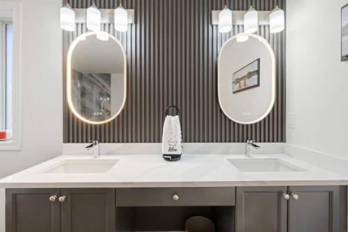 124 Cresthaven Place Sw, Calgary, AB - Indoor Photo Showing Bathroom