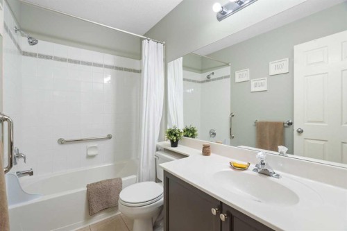 124 Cresthaven Place Sw, Calgary, AB - Indoor Photo Showing Bathroom