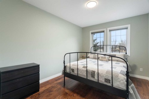 124 Cresthaven Place Sw, Calgary, AB - Indoor Photo Showing Bedroom