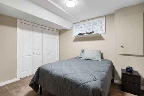 124 Cresthaven Place Sw, Calgary, AB - Indoor Photo Showing Bedroom