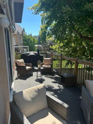 124 Cresthaven Place Sw, Calgary, AB - Outdoor With Deck Patio Veranda With Exterior