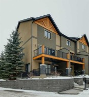 303 Valley Ridge Manor NW Calgary, AB T3B 6C4