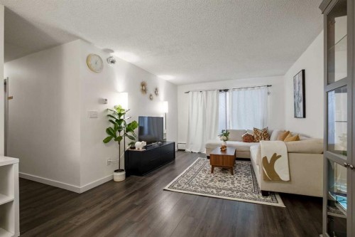 301-523 15 Avenue Sw, Calgary, AB - Indoor Photo Showing Living Room