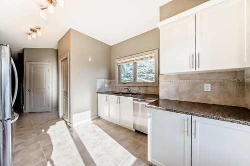 12 Cougar Ridge Landing Sw, Calgary, AB - Indoor Photo Showing Kitchen