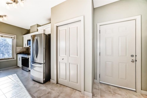 12 Cougar Ridge Landing Sw, Calgary, AB - Indoor Photo Showing Other Room