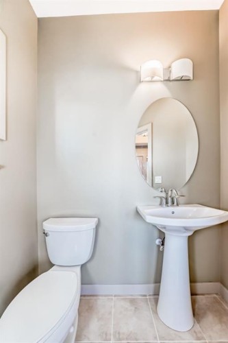 12 Cougar Ridge Landing Sw, Calgary, AB - Indoor Photo Showing Bathroom