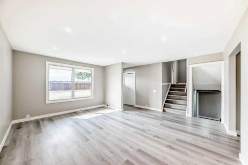 15104 1 Street Se, Calgary, AB - Indoor Photo Showing Other Room
