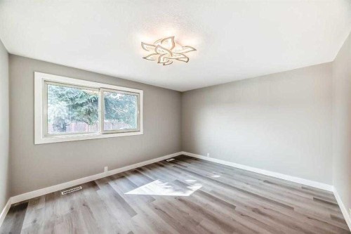 15104 1 Street Se, Calgary, AB - Indoor Photo Showing Other Room