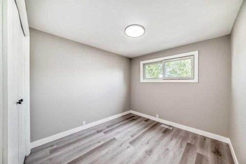 15104 1 Street Se, Calgary, AB - Indoor Photo Showing Other Room