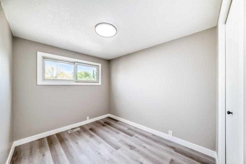 15104 1 Street Se, Calgary, AB - Indoor Photo Showing Other Room