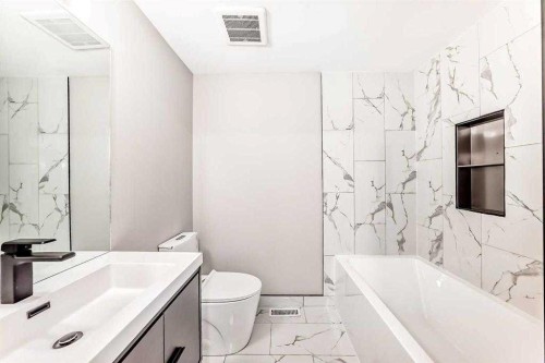 15104 1 Street Se, Calgary, AB - Indoor Photo Showing Bathroom