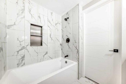 15104 1 Street Se, Calgary, AB - Indoor Photo Showing Bathroom