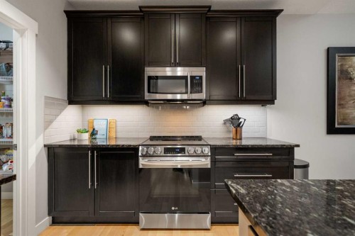 2322 Bayside Circle Sw, Airdrie, AB - Indoor Photo Showing Kitchen With Upgraded Kitchen