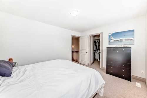 252 18 Avenue Nw, Calgary, AB - Indoor Photo Showing Bedroom