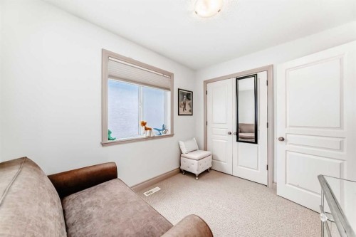 252 18 Avenue Nw, Calgary, AB - Indoor Photo Showing Bedroom