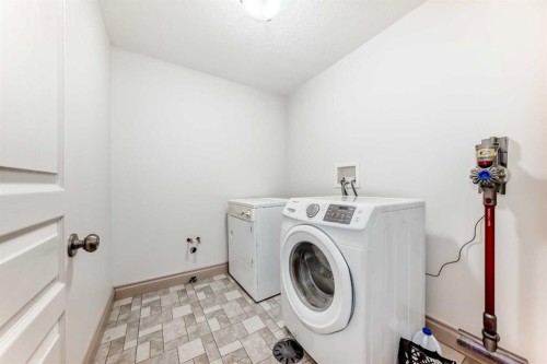 252 18 Avenue Nw, Calgary, AB - Indoor Photo Showing Laundry Room