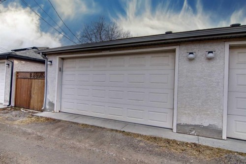 252 18 Avenue Nw, Calgary, AB - Outdoor With Exterior