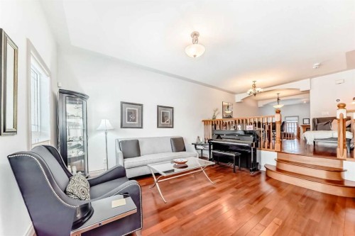 252 18 Avenue Nw, Calgary, AB - Indoor Photo Showing Living Room