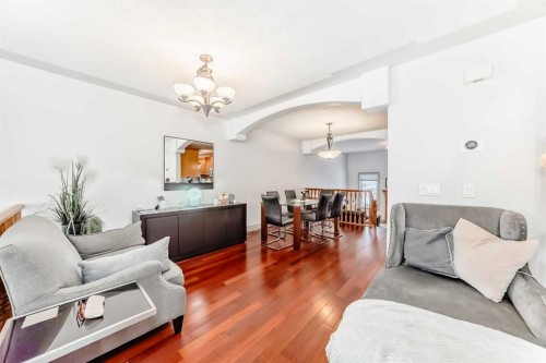 252 18 Avenue Nw, Calgary, AB - Indoor Photo Showing Living Room