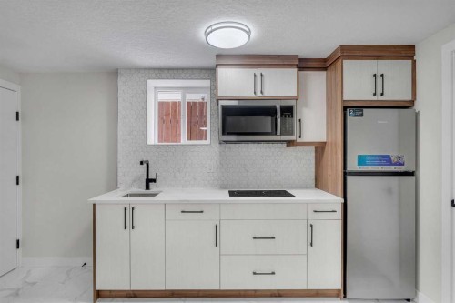 8420 Centre Street Ne, Calgary, AB - Indoor