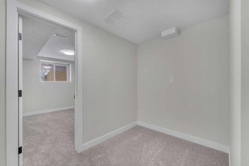 8420 Centre Street Ne, Calgary, AB - Indoor Photo Showing Other Room