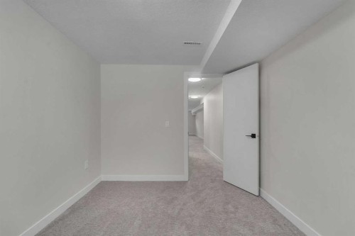 8420 Centre Street Ne, Calgary, AB - Indoor Photo Showing Other Room