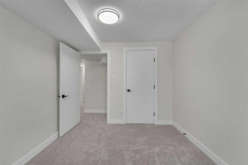 8420 Centre Street Ne, Calgary, AB - Indoor Photo Showing Other Room