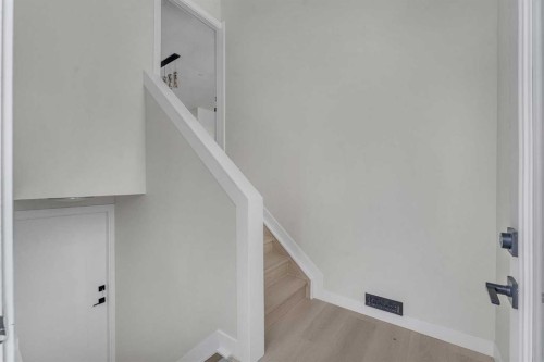 8420 Centre Street Ne, Calgary, AB - Indoor Photo Showing Other Room