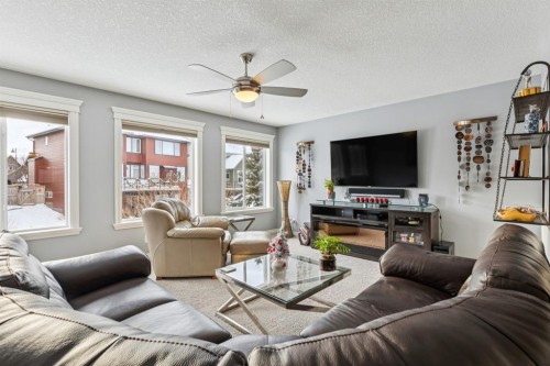 135 Auburn Sound Manor Se, Calgary, AB - Indoor Photo Showing Living Room