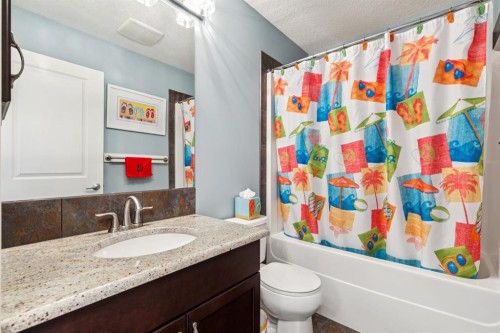 135 Auburn Sound Manor Se, Calgary, AB - Indoor Photo Showing Bathroom