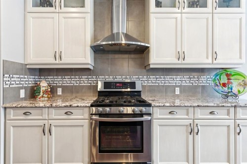 135 Auburn Sound Manor Se, Calgary, AB - Indoor Photo Showing Kitchen