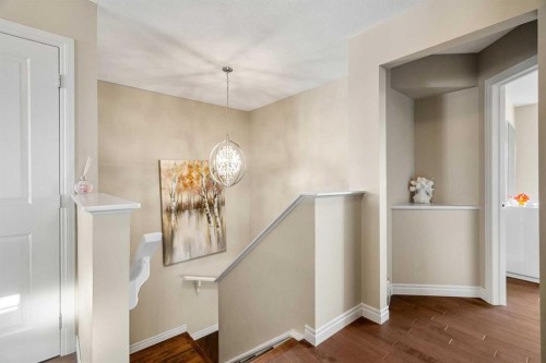 48 Evanswood Circle Nw, Calgary, AB - Indoor Photo Showing Other Room