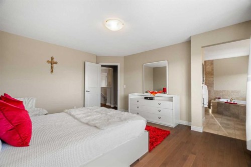 48 Evanswood Circle Nw, Calgary, AB - Indoor Photo Showing Bedroom