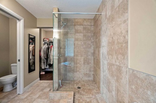 48 Evanswood Circle Nw, Calgary, AB - Indoor Photo Showing Bathroom