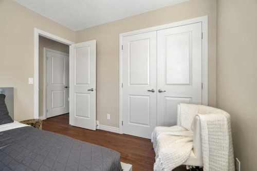 48 Evanswood Circle Nw, Calgary, AB - Indoor Photo Showing Bedroom