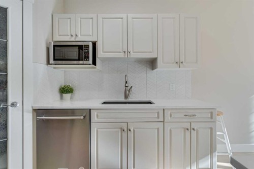 84 Shannon Estates Terrace Sw, Calgary, AB - Indoor Photo Showing Kitchen