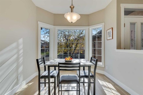 84 Shannon Estates Terrace Sw, Calgary, AB - Indoor Photo Showing Dining Room