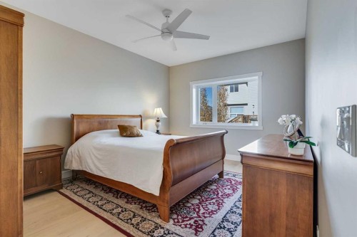 84 Shannon Estates Terrace Sw, Calgary, AB - Indoor Photo Showing Bedroom