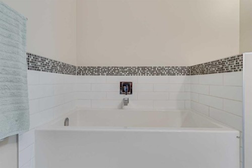 84 Shannon Estates Terrace Sw, Calgary, AB - Indoor Photo Showing Bathroom