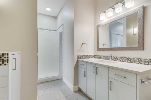 84 Shannon Estates Terrace Sw, Calgary, AB - Indoor Photo Showing Bathroom
