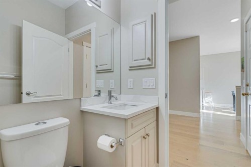 84 Shannon Estates Terrace Sw, Calgary, AB - Indoor Photo Showing Bathroom