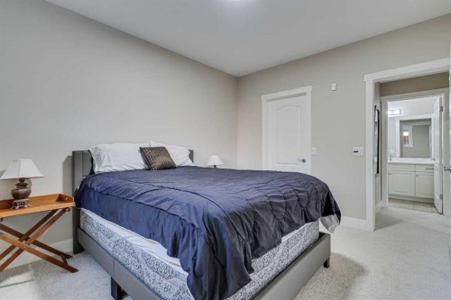 84 Shannon Estates Terrace Sw, Calgary, AB - Indoor Photo Showing Bedroom