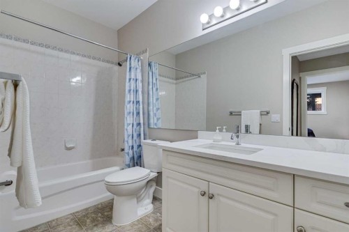 84 Shannon Estates Terrace Sw, Calgary, AB - Indoor Photo Showing Bathroom