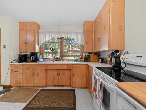 3205 4 Street Sw, Calgary, AB - Indoor Photo Showing Kitchen