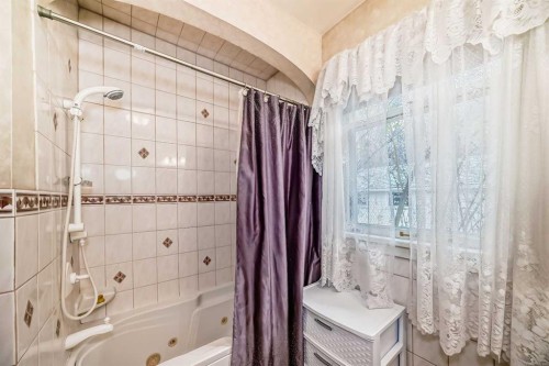 3205 4 Street Sw, Calgary, AB - Indoor Photo Showing Bathroom