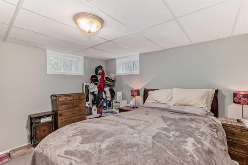 3205 4 Street Sw, Calgary, AB - Indoor Photo Showing Bedroom