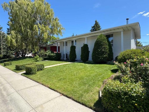 113 Brown Crescent Nw, Calgary, AB - Outdoor